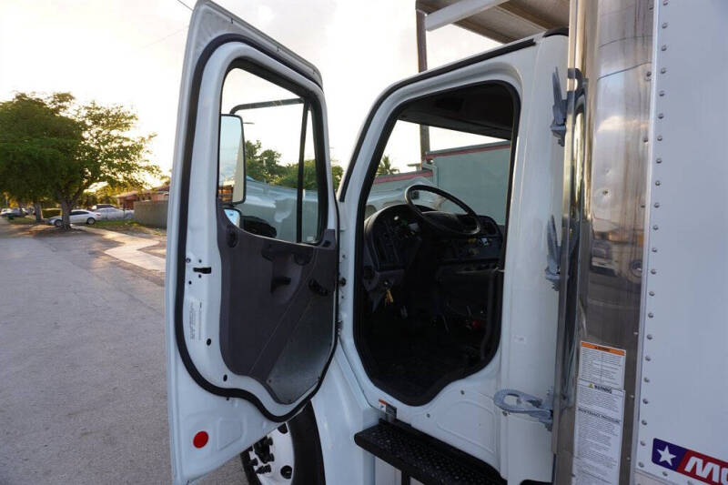 2018 Freightliner M2 106