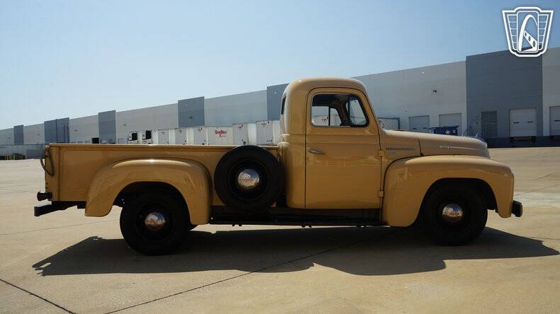 1951 International L 110