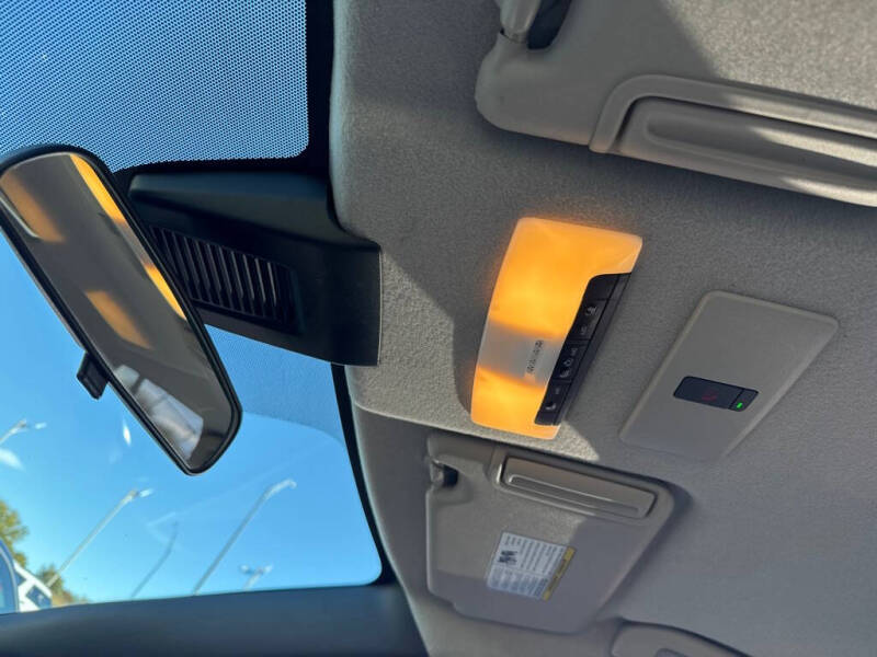 2022 Nissan Kicks SR