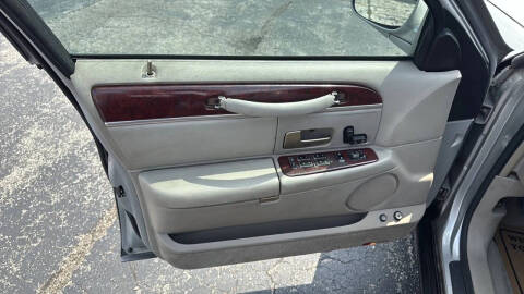 2005 Lincoln Town Car Signature