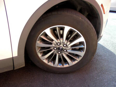 2019 Lincoln Nautilus Select