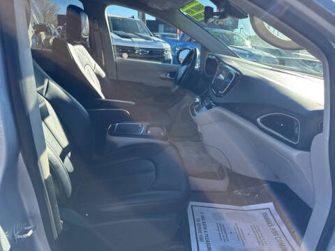 2024 Chrysler Pacifica Touring L