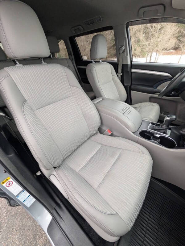 2016 Toyota Highlander LE