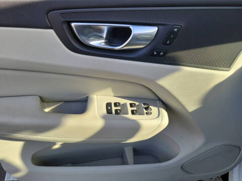 2024 Volvo XC60 B5 Core Dark Theme