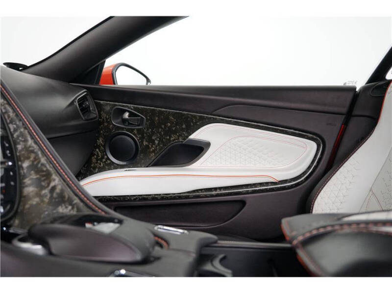 2022 Aston Martin DBS Superleggera