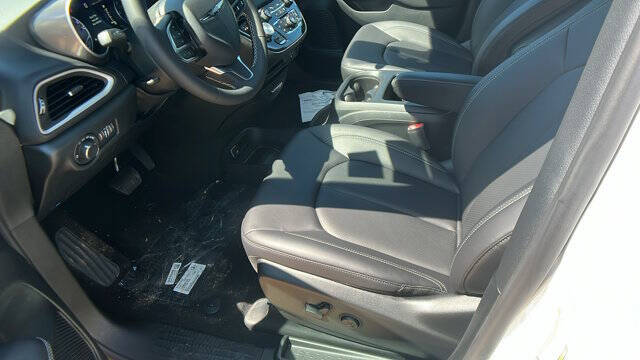 2026 Chrysler Voyager LX