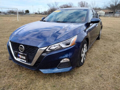 2019 Nissan Altima for sale at LA PULGA DE AUTOS in Dallas TX