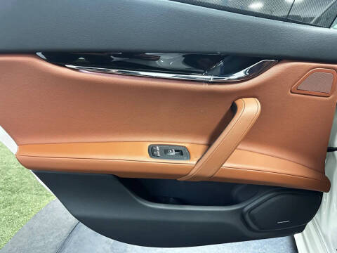 2022 Maserati Quattroporte Modena Q4