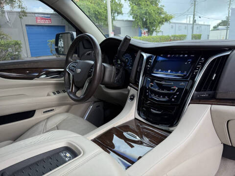 2016 Cadillac Escalade Luxury Collection