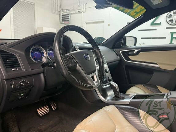 2013 Volvo XC60 T6 R-Design Platinum