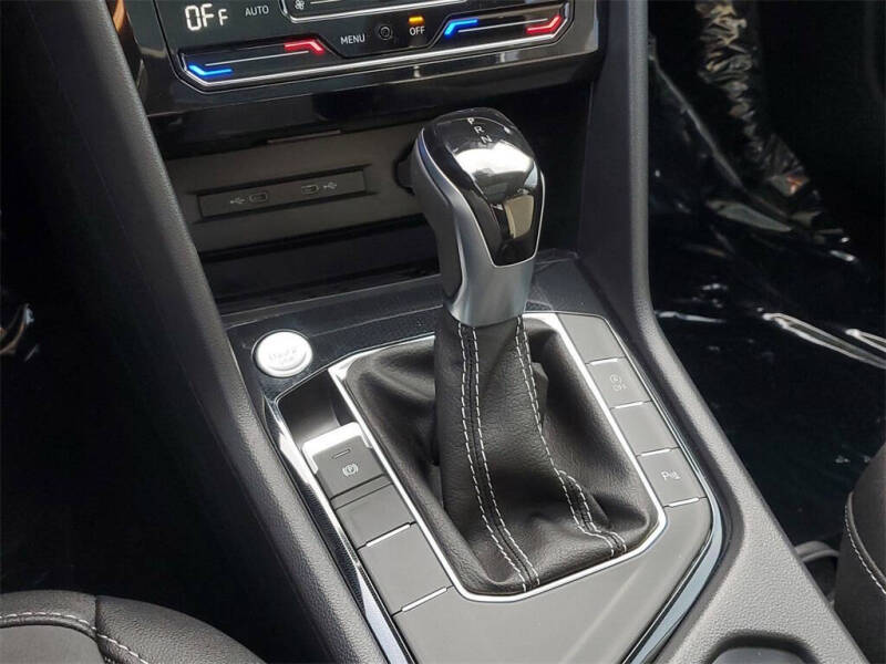 2025 Volkswagen Taos SE Black