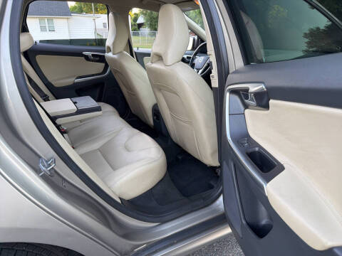 2016 Volvo XC60 T5 Drive-E Premier