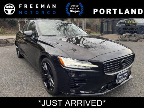 2022 Volvo S60 Recharge T8 R-Design Black Edition