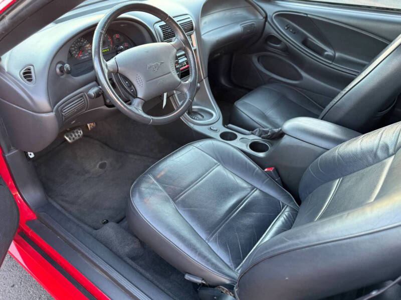 2004 Ford Mustang Deluxe