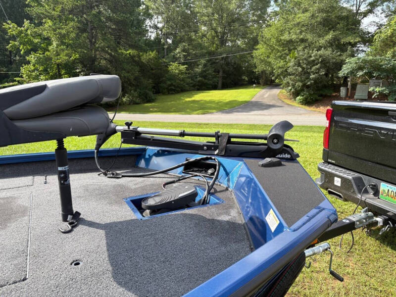 2023 Lowe Boats STINGER