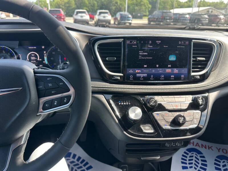 2025 Chrysler Pacifica Select
