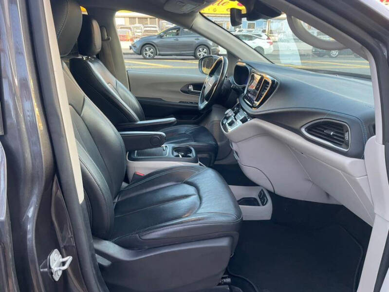 2021 Chrysler Pacifica Touring L