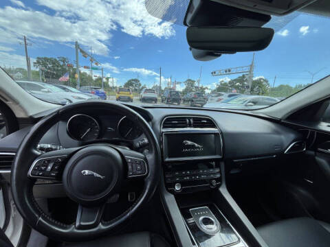 2019 Jaguar F-PACE 25t Premium