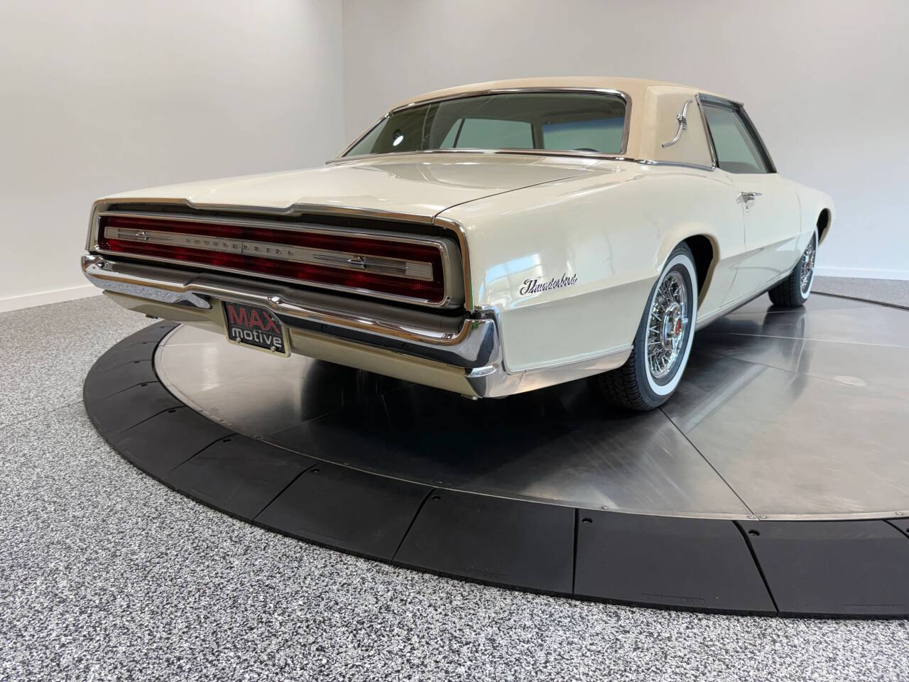 1967 Ford Thunderbird 18