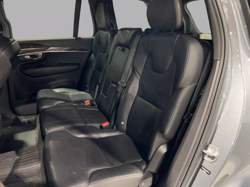 2016 Volvo XC90 T6 Momentum