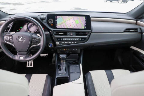 2022 Lexus ES 300h F SPORT