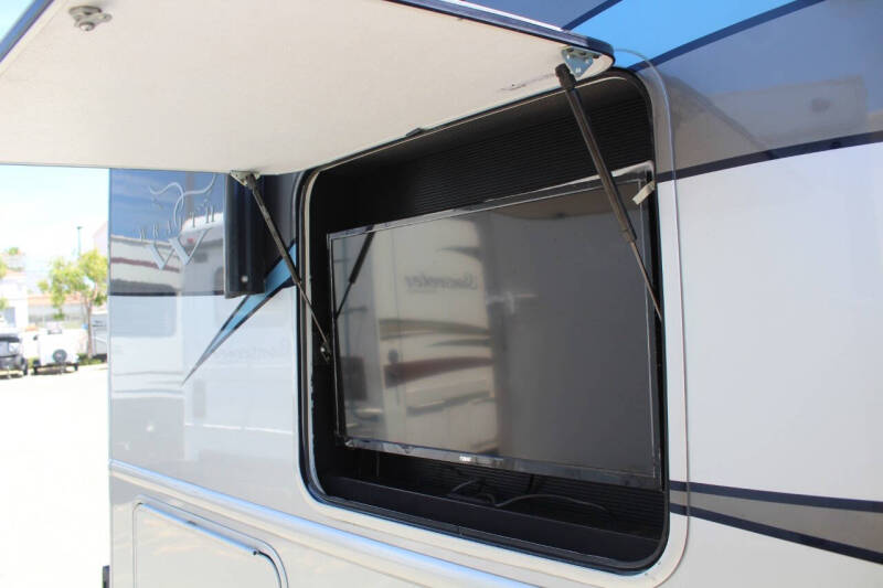 2021 NeXus RV Wraith 34W Cummins 300hp