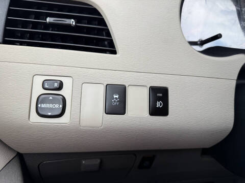 2012 Toyota Sienna LE 8-Passenger