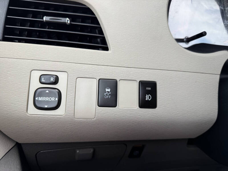 2012 Toyota Sienna LE 8-Passenger