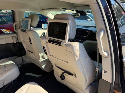 2017 Chrysler Pacifica Touring-L Plus