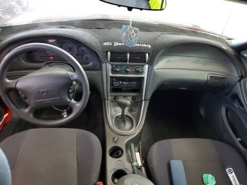 2004 Ford Mustang Deluxe