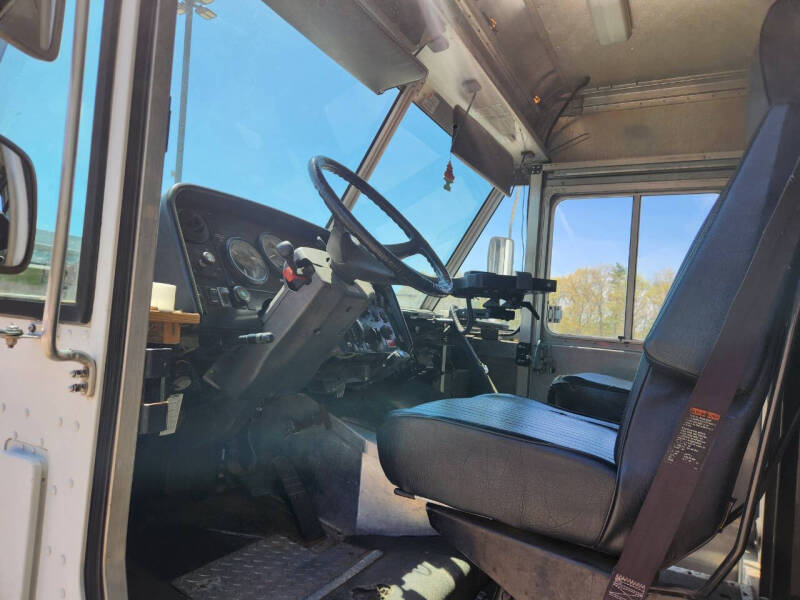 2009 Freightliner MT45 Chassis