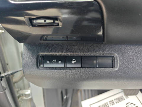 2023 Nissan Pathfinder SV