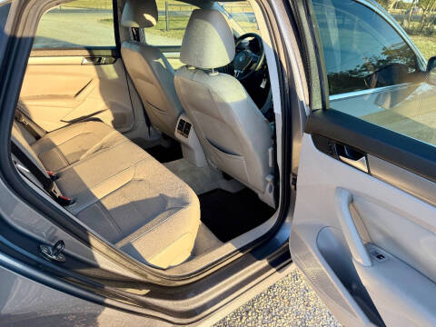 2014 Volkswagen Passat 1.8T SE