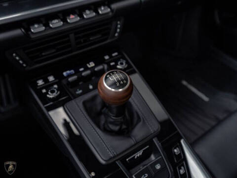 2025 Porsche 911 Carrera