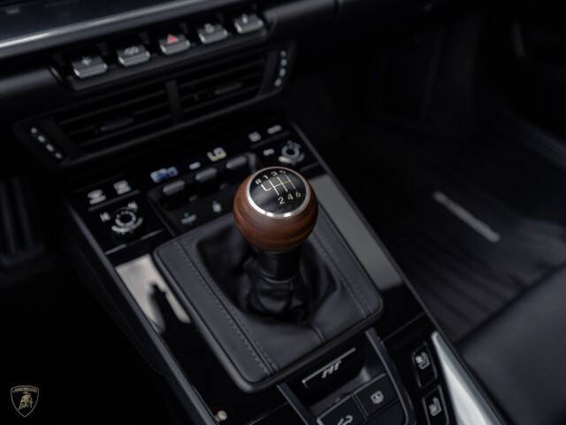 2025 Porsche 911 Carrera