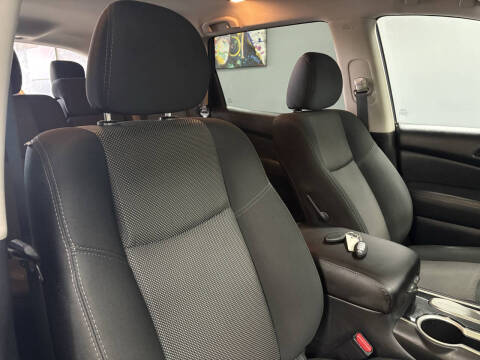 2020 Nissan Pathfinder SV