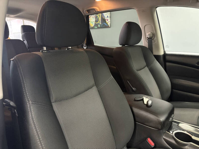 2020 Nissan Pathfinder SV