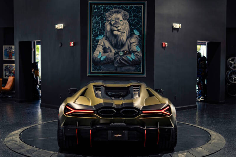 2025 Lamborghini Revuelto