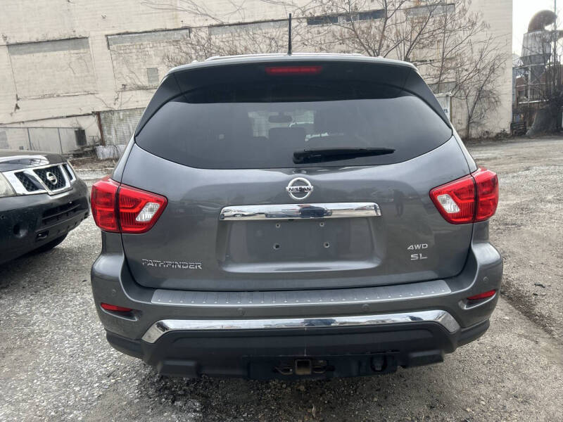 2018 Nissan Pathfinder SL