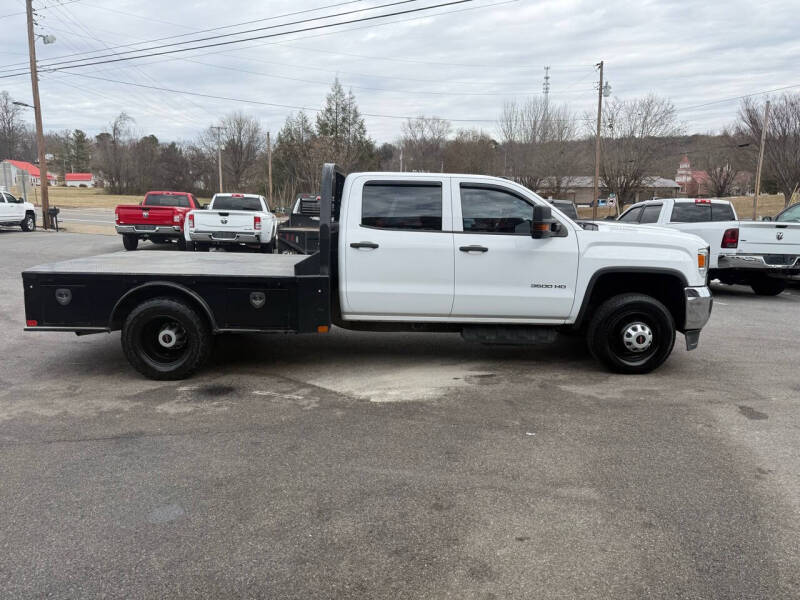 2018 GMC Sierra 3500 Chassis Cab Base photo 5