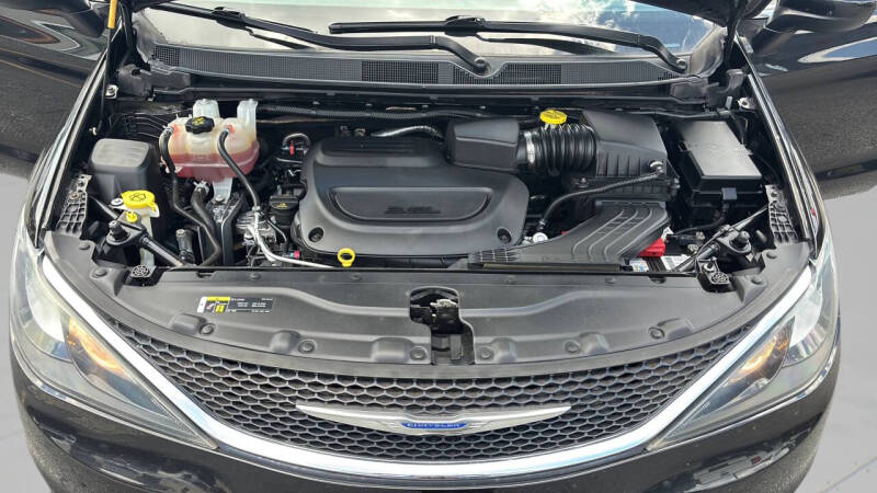 2020 Chrysler Voyager LX