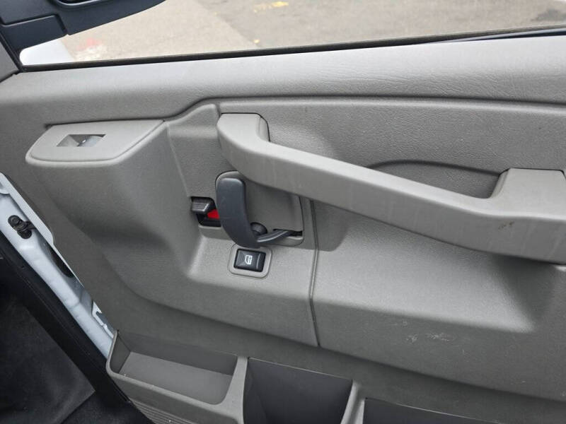 2023 GMC Savana 2500