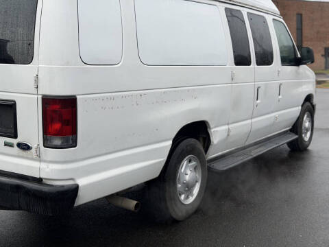 2010 Ford E-Series E-350 SD XLT