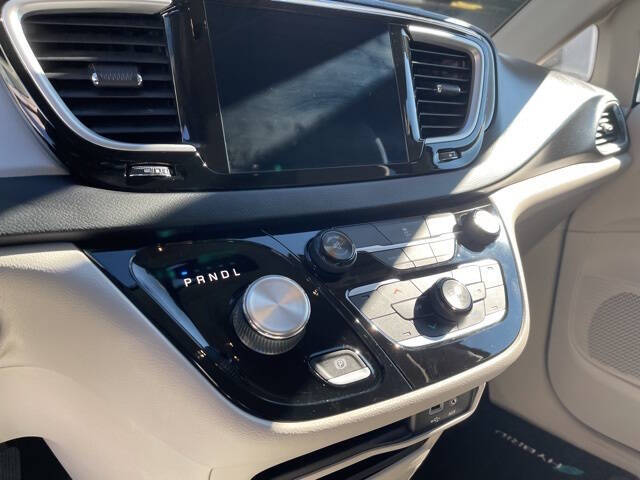 2017 Chrysler Pacifica Hybrid Touring Plus