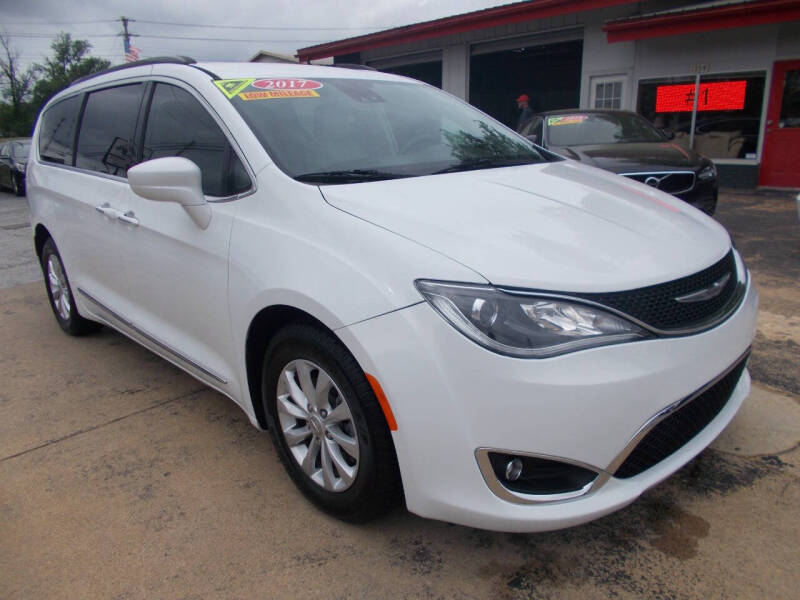 2017 Chrysler Pacifica Touring-L