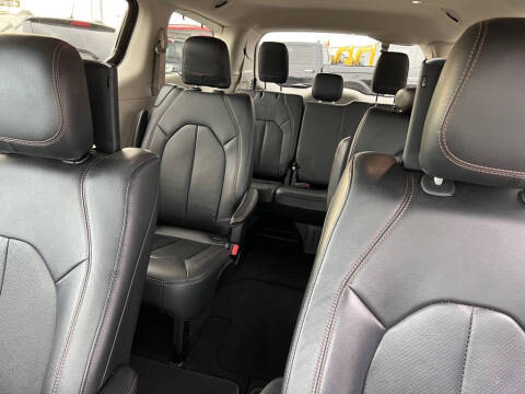 2017 Chrysler Pacifica Touring-L Plus