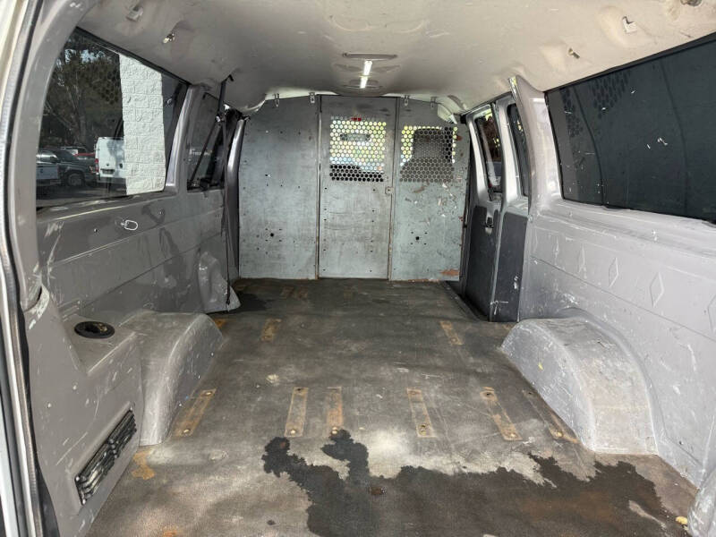 Used 2009 Ford E-Series Econoline Van Commercial with VIN 1FTNE14W79DA69706 for sale in Tampa, FL