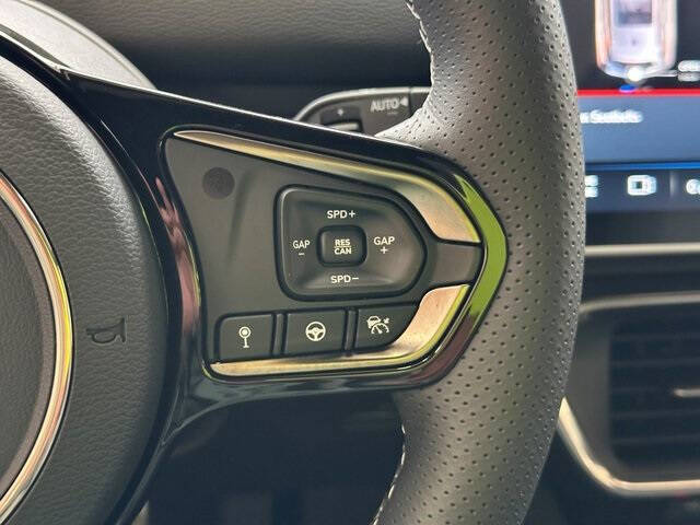 2025 VinFast VF8 Plus