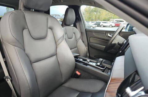 2022 Volvo XC60 B5 Momentum