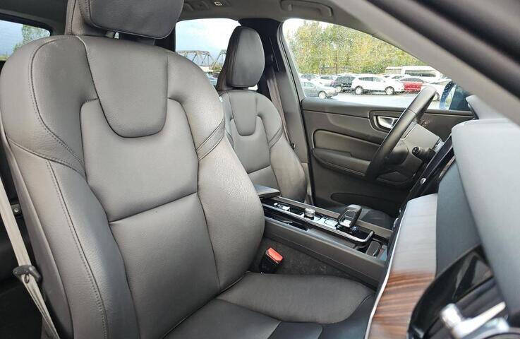 2022 Volvo XC60 B5 Momentum